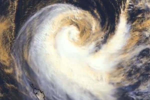 Razorna oluja prijeti otočnoj državi: "Očekuju se ogromni valovi i obalne poplave"