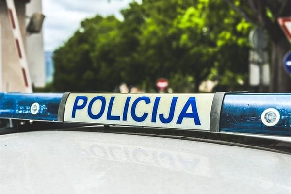 Na Hvaru se sudarila tri vozila