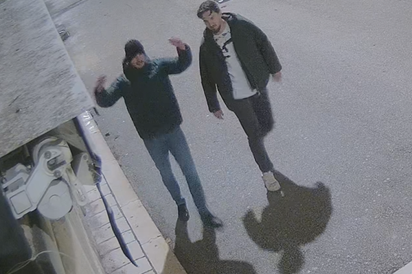 NOĆNI VANDALIZAM U SPLITU Policija traži ovu dvojicu zbog kaosa u parku, pogledajte fotku i javite ako ih znate