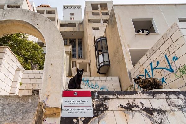 Nekada elitni dubrovački hotel se godinama raspada: "Caruju mačke"
