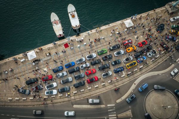 Ekskluzivno u Umagu: Danas stiže karavana superautomobila vrijedna milijune eura i brod Jamesa Bonda