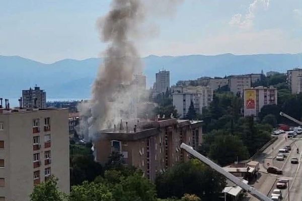 Zbog kvara na klimi izgorio stan u Rijeci: "Poginula žena"