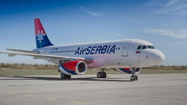 Prvi avion iz Beograda sletio na Brač