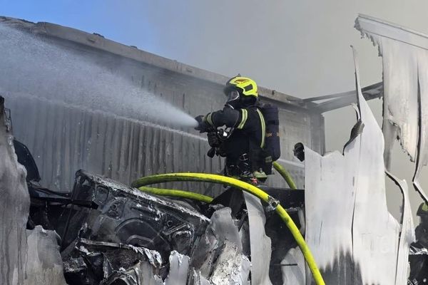 U Istri se zapalilo teretno vozilo, ozlijeđen muškarac: "Izgorjela kabina"