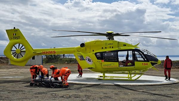 TEŠKA NESREĆA KOD POREČA U sudaru tri automobila ozlijeđeno sedam osoba, u tijeku hitni helikopterski prijevoz