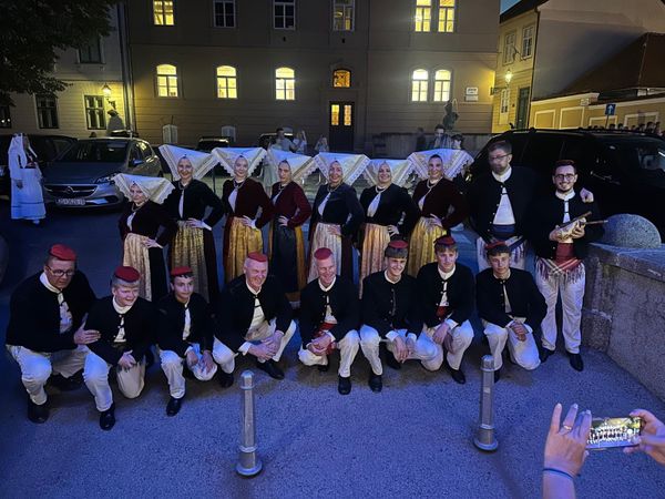 VELIKO PRIZNANJE ZA PAG:  KUD Družina među elitnih 20 na jubilarnoj Međunarodnoj smotri folklora