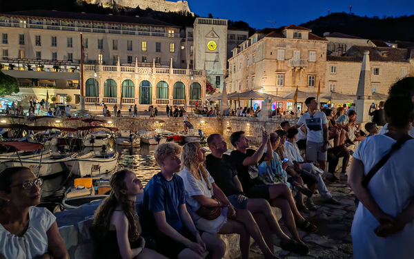 U ČAST POSIDONIJI Hvar je sinoć poslušao njezin glas