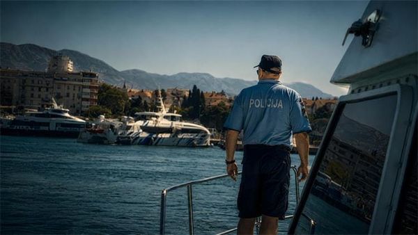 Velika policijska akcija na moru: Kaznili 57 osoba, rekorderi po prekršajima ponovno gliseraši blizu obale!