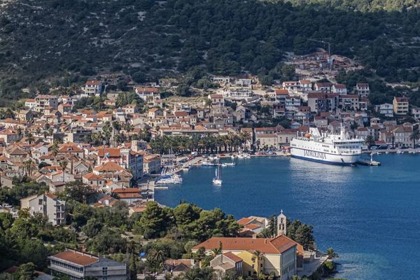 ODLAZE KUĆI Turisti se vraćaju na kopno, dodatna linija u Supetru