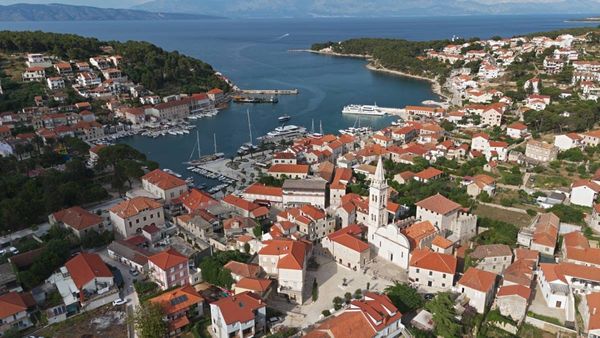 STANOVI ZA DEFICITARNA ZANIMANJA I MLADE Općina Jelsa poziva građane: „Recite nam što vam treba da biste ostali?”