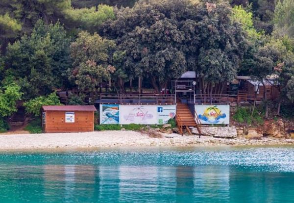 ISTRA Dvije godine prošlo otkako je vlasnik dobio 15 dana da ukloni bespravni objekt u uvali Valsaline