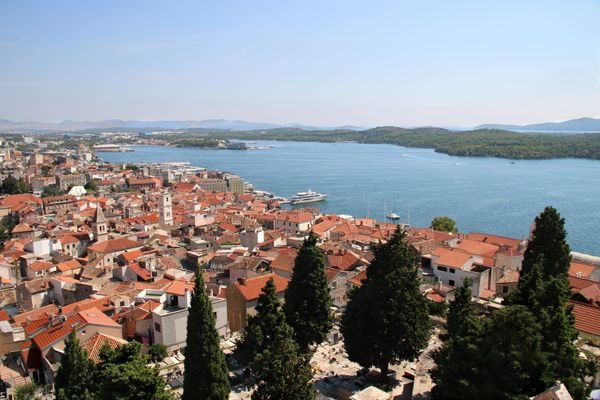 ŠIBENIK U ZNAKU VELIKIH OBLJETNICA Sto godina čuvanja povijesti i spomen na Slavu Grubišića