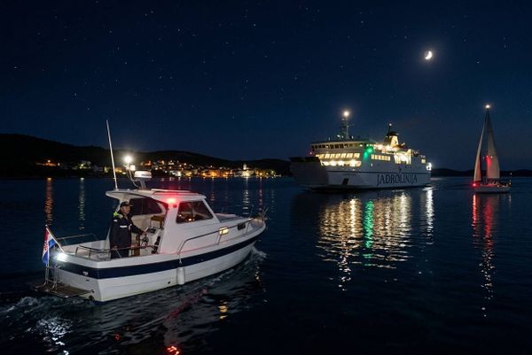 SIGURNOST NA MORU Vodič kroz ključna pravila za izbjegavanje sudara i noćnu plovidbu