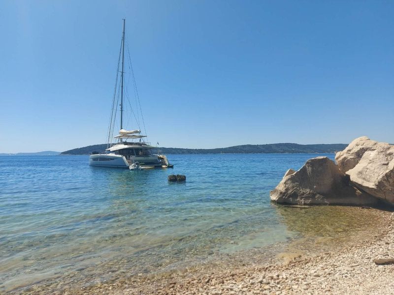 SIDRE VAM SE POD NOSOM? Evo što kaže zakon o udaljenosti kruzera, jahti i jedrilica od kupača na prirodnim plažama