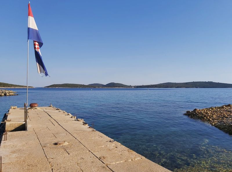 NOVA PRAVILA ZA NAUTIČARE: Oko 70 plutača na Iloviku ide na novi natječaj, u igri stroži ekološki standardi!
