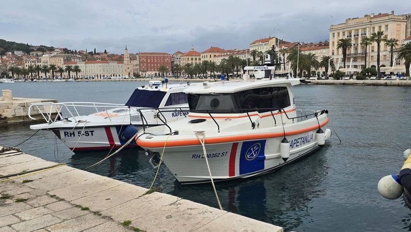 SUSTAV SIGURNOSTI PLOVIDBE PRED KOLAPSOM Lučka kapetanija Split ostala bez jedinog broda za nadzor, djelatnici tvrde da su postali „šoferi hitne pomoći“