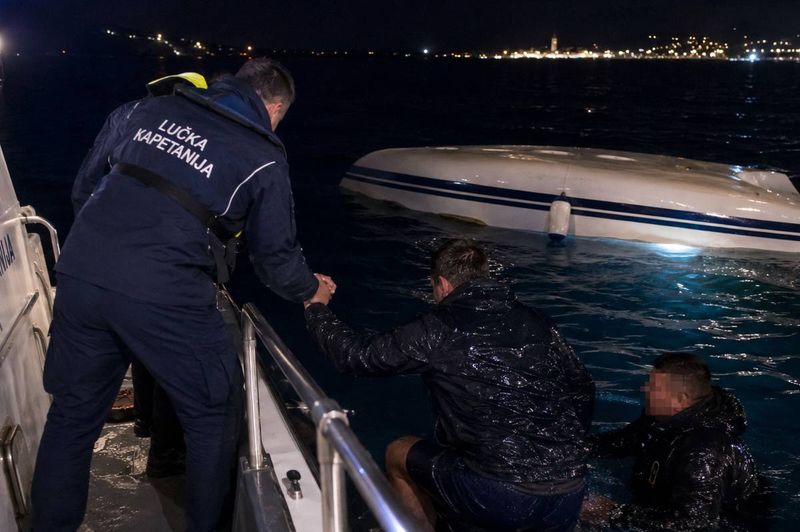 Članovi posade talijanske jedrilice spasili brodolomce sa potopljenog broda kod otoka Lošinja