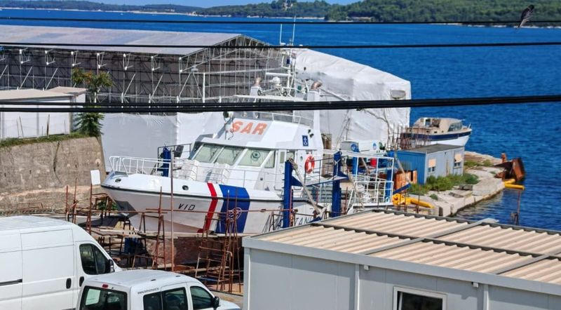 APSURD NA VRHUNCU SEZONE: Ključni brod za spašavanje poslan na remont, a tri riječka broda "čuva" samo pet ljudi!
