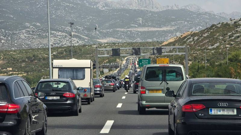 KAOS NA A1 Teška nesreća kod Svetog Roka paralizirala promet, nestrpljivi vozači okretali se i vozili u suprotnom smjeru!