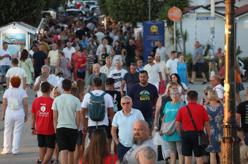 PANIKA MEĐU ILEGALCIMA NA VIRU Odzvonilo "rodbini i prijateljima" - Inspektori kreću u masovno zatvaranje objekata, kazne su brutalne!