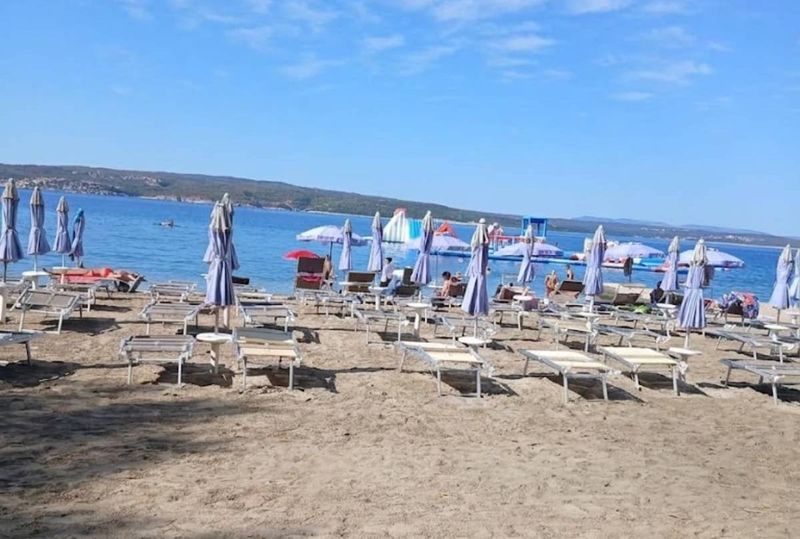 SKANDAL U CRIKVENICI Izbacio umirovljenike s plaže jer nisu htjeli ležaljku: "Skupite 150.000 € pa kupite koncesiju!"