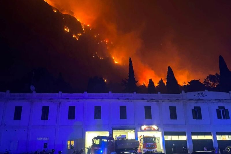 Humane zvijezde Splita - Koncert na Žnjanu kojim se prikupljaju sredstva za omiške vatrogasce