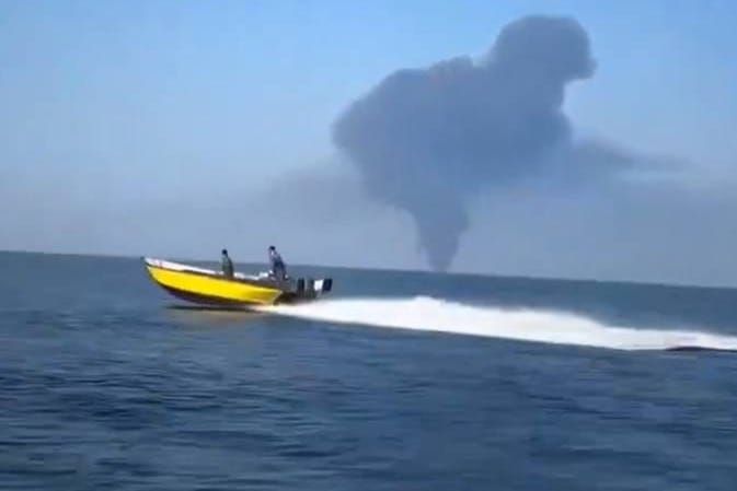 Napadnut tanker u Hormuzu, postavili mu dvije eksplozivne naprave: "Dojurili su u malenoj brodici"