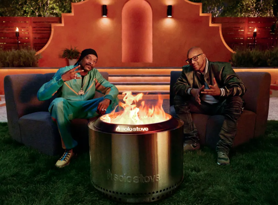 Ceative strategy tactic — Snoop Dog cooks meat smokeless to promote Solo Stove