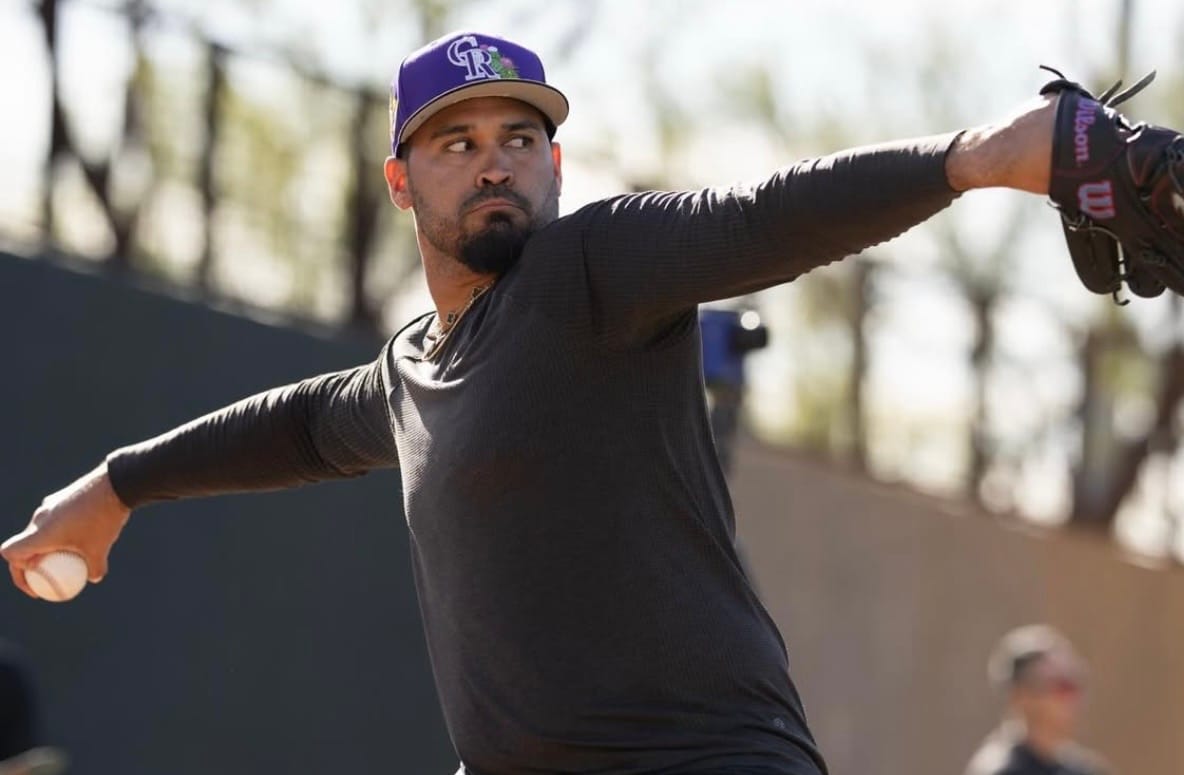 Antonio Senzatela is in the windup at spring training.