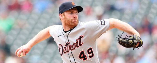 Brebbia wears a Detroit uniform and prepares to release the ball.