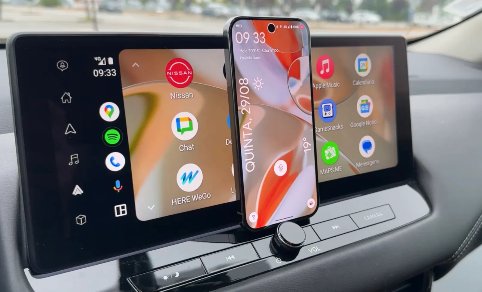 Um Pixel 9 Pro conectado ao Android Auto sem fios
