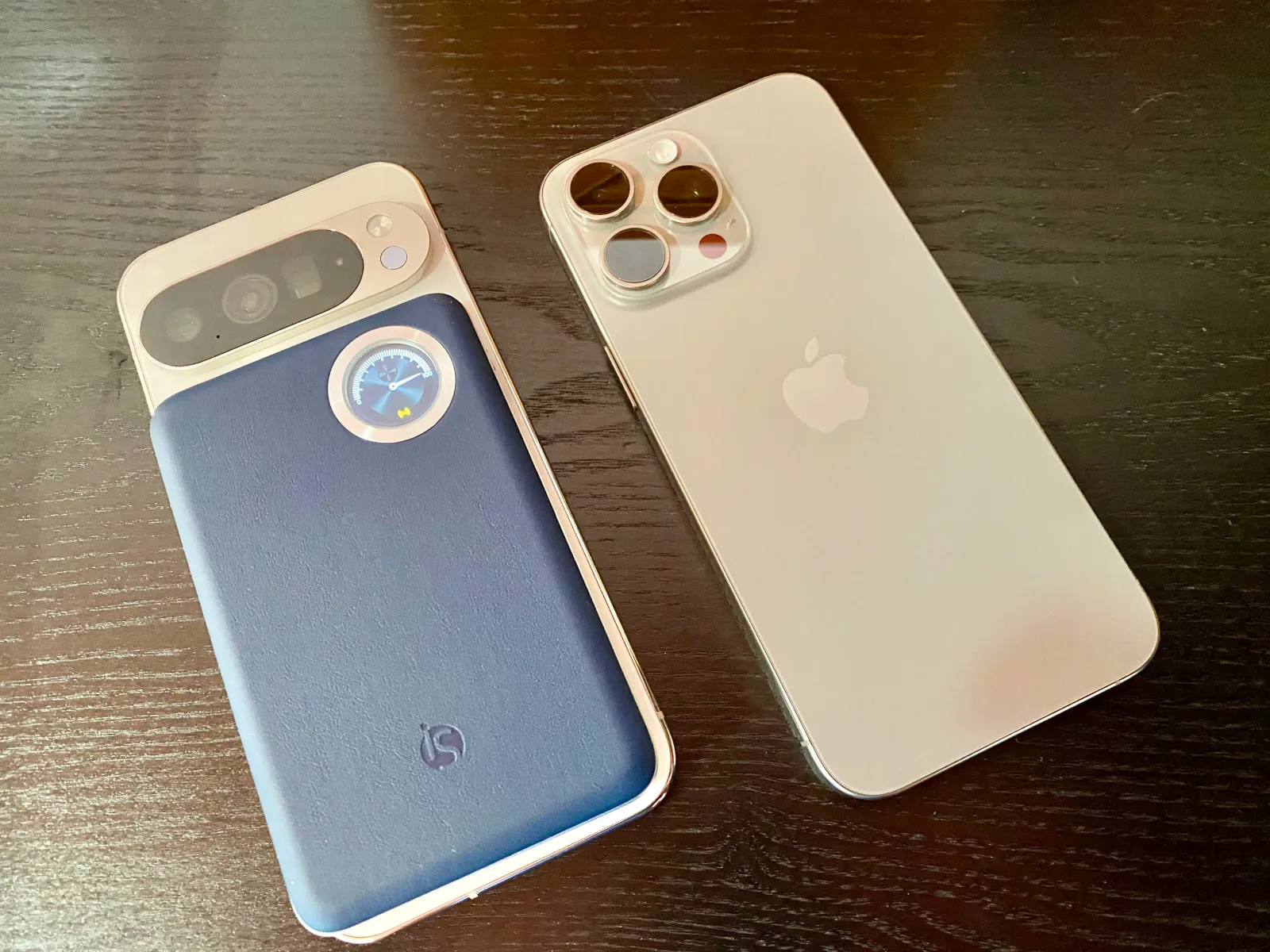 O Powerbank MagSafe com LCD da iServices é compatível com iPhone e smartphones Android com carregamento magnético.