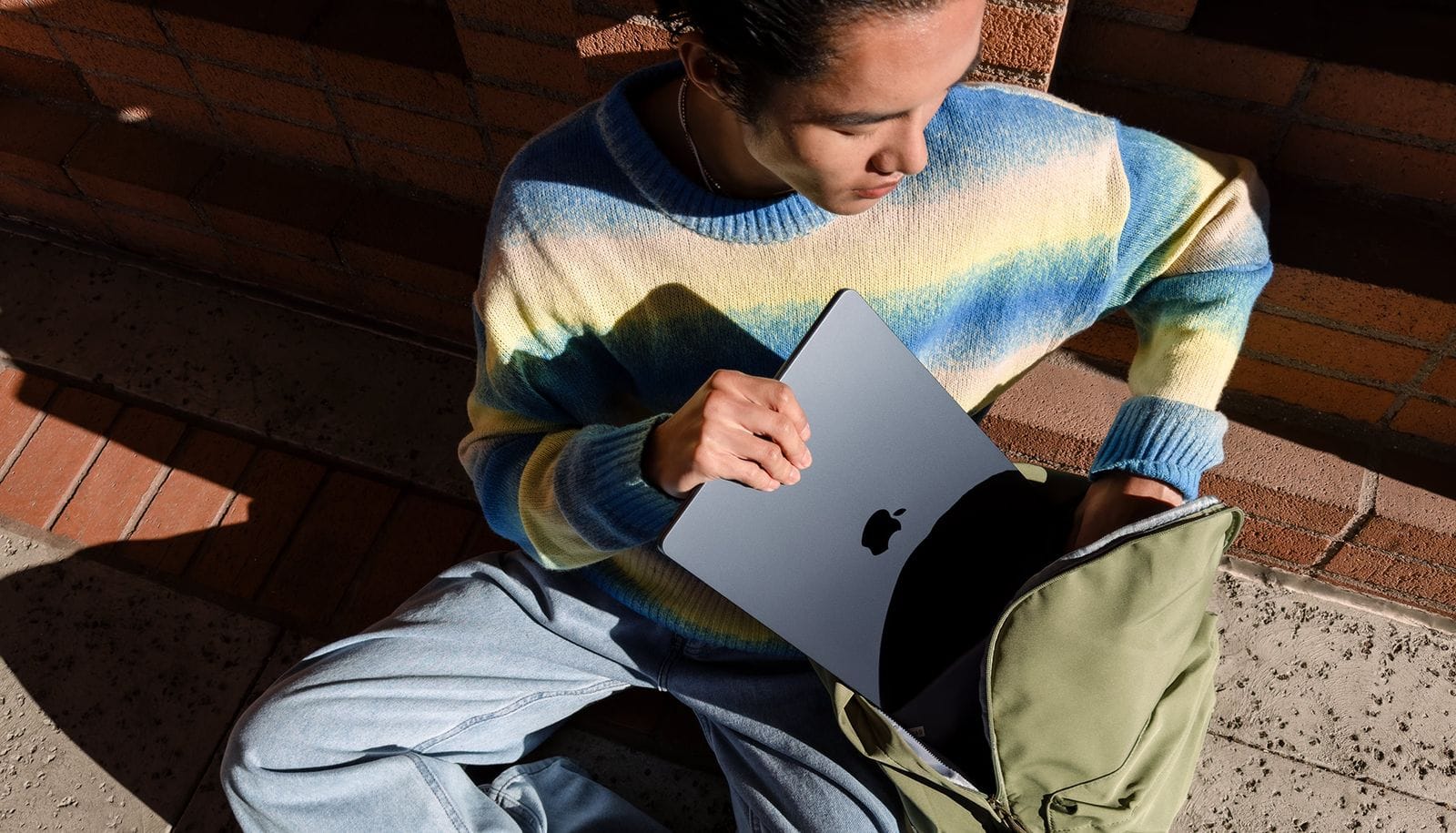 MacBook Air M3 na imagem