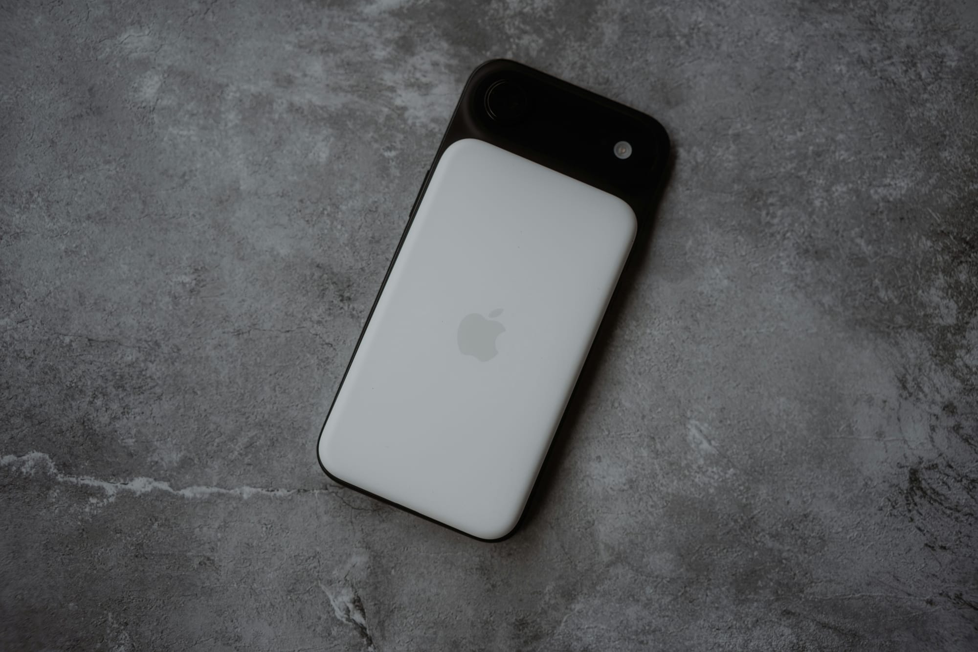 UE quer baterias removíveis nos smartphones. iPhone é exceção