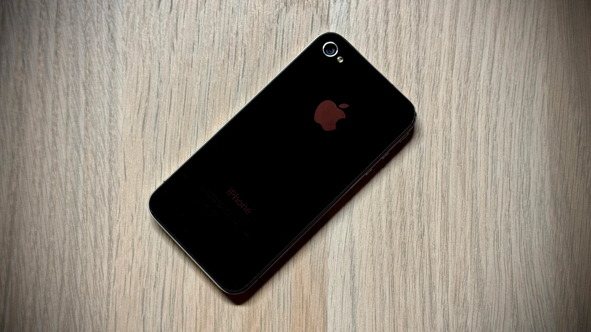 iPhone 4 lançado em 2010.