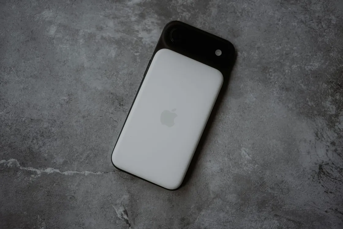 UE quer baterias removíveis nos smartphones. iPhone é exceção