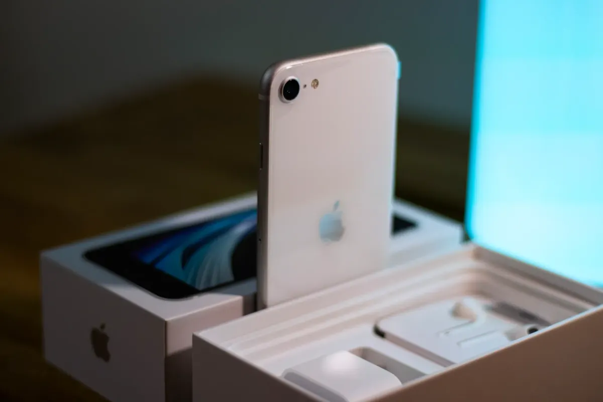 O iPhone SE 3 ainda vale a pena em 2025?