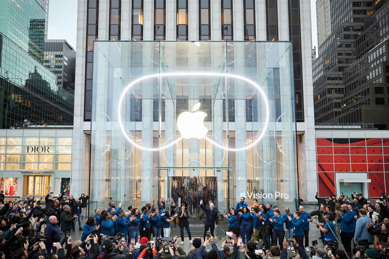 Olá, Vision Pro! Headset da Apple chegou hoje às lojas nos EUA
