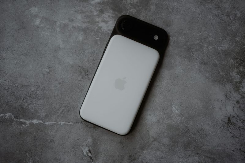 UE quer baterias removíveis nos smartphones. iPhone é exceção