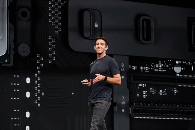 John Ternus quer recuperar uma das maiores heranças de Steve Jobs