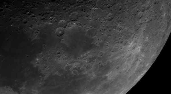 Side by side lunar stacks from Strata showing the difference between Strata Warp and Strata Warp+ processing