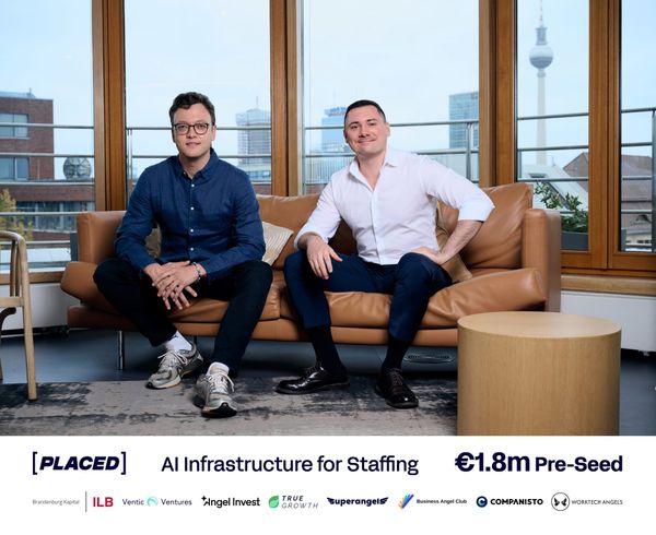 PLACED-Gründer Kai Künne und Fatih Temel. Finanzierungsvisual mit 1,8 Millionen Euro Pre-Seed und den Logos der Investoren.