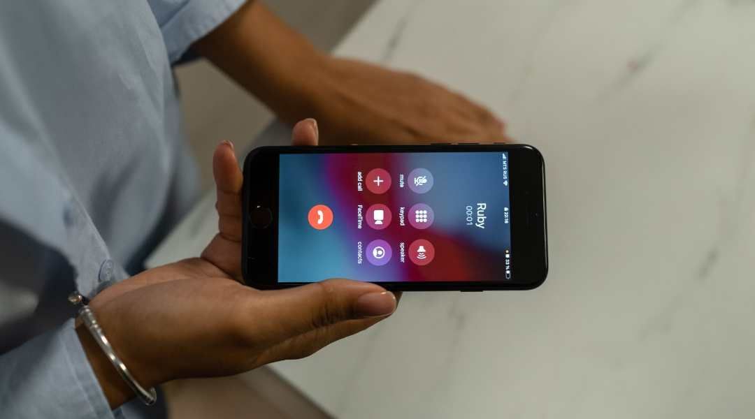 Make a fake call with this Apple shortcut without the need for third-party apps