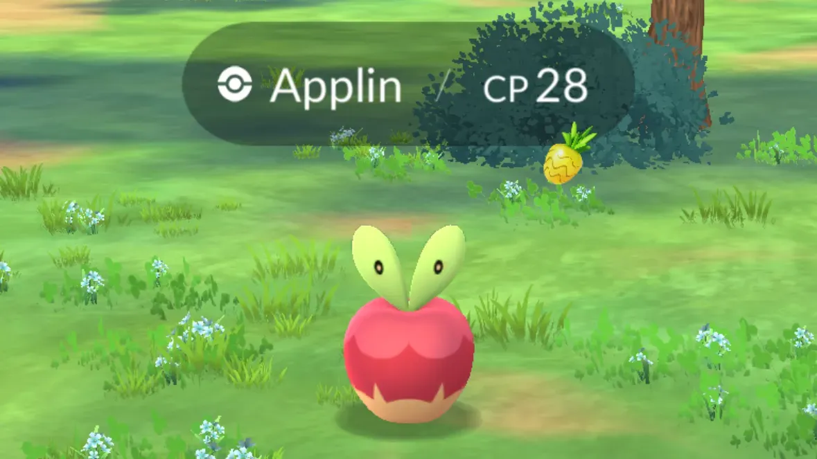 Using a Pinap Berry on an Applin in Pokémon Go.