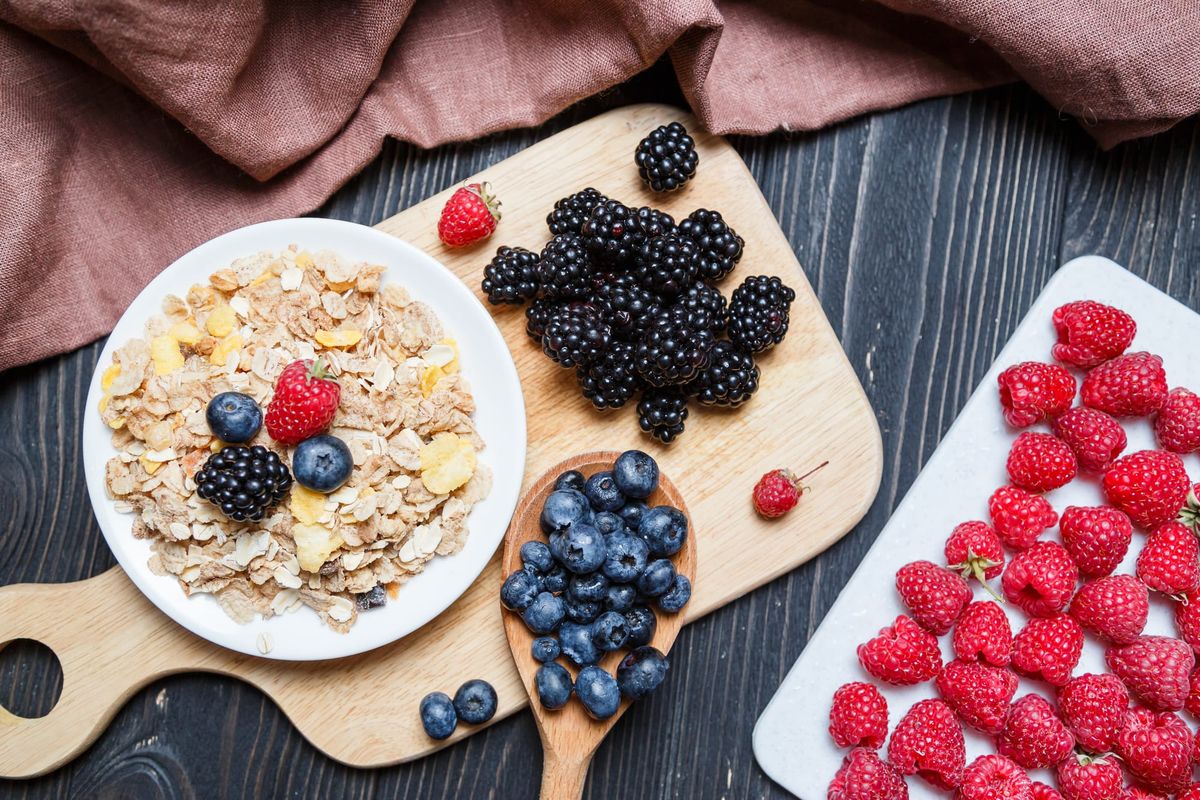 The 5-Minute "Baked" Berry Crisp: The Single-Serve Microwave Secret