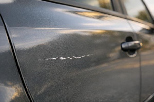 Wie funktioniert die Schadensbewertung bei Kratzern?