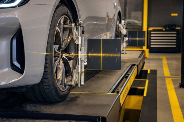 Wie funktionieren Laserwerkzeuge für Achsvermessung?