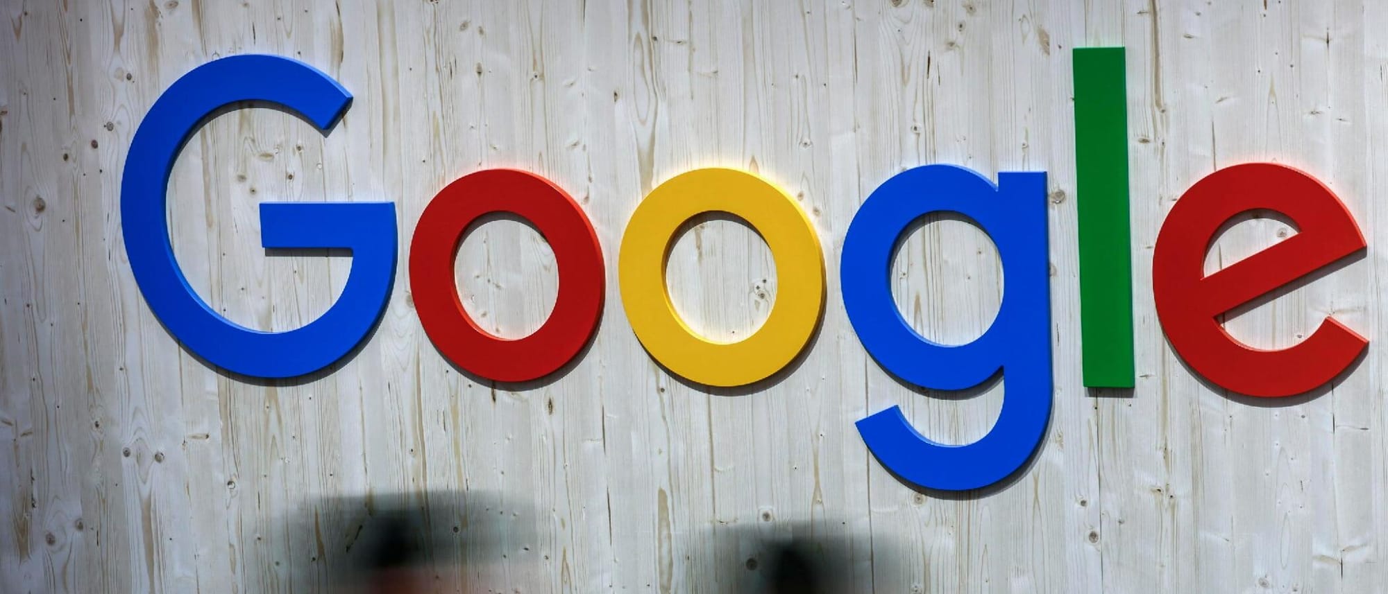 GOOGLE MULTADA POR LA UE CON CIENTOS DE MILLONES DE EUROS — BRUSELAS APRIETA EN LA ERA DE LA IA