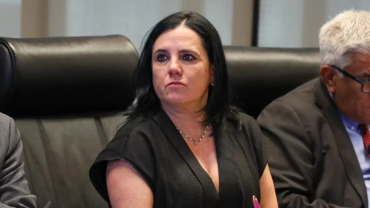 ¿UN ERROR SU CONTINUIDAD? LOS DÍAS DIFÍCILES DE STEINERT Y LA PREGUNTA QUE EL GOBIERNO TIENE QUE RESPONDER ANTES DEL 1 DE JUNIO