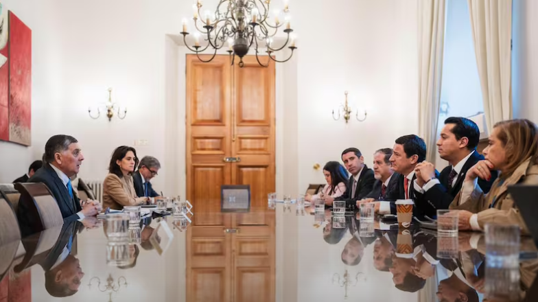 ¿VIENTOS DE CAMBIO? LOS PROPIOS DIRIGENTES OFICIALISTAS PIDEN AJUSTE DE GABINETE — Y LA PREGUNTA ES SI KAST LO HARÁ ANTES DE QUE SE LO IMPONGAN LOS EVENTOS
